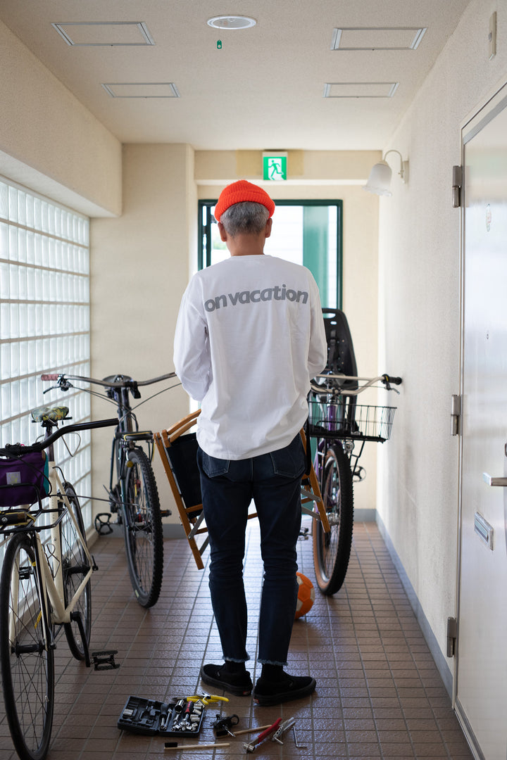 DO NOTHING CLUB_ON VACATION L/S Crewneck T-shirt