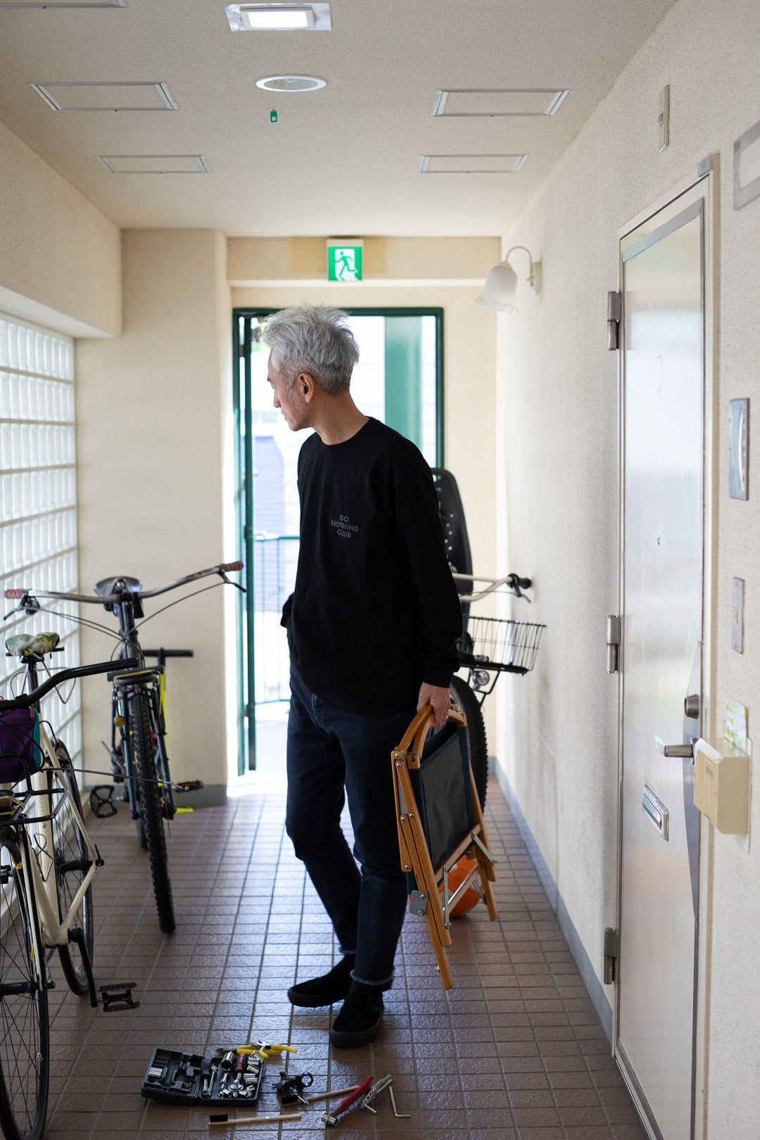 DO NOTHING CLUB_ON VACATION L/S Crewneck T-shirt